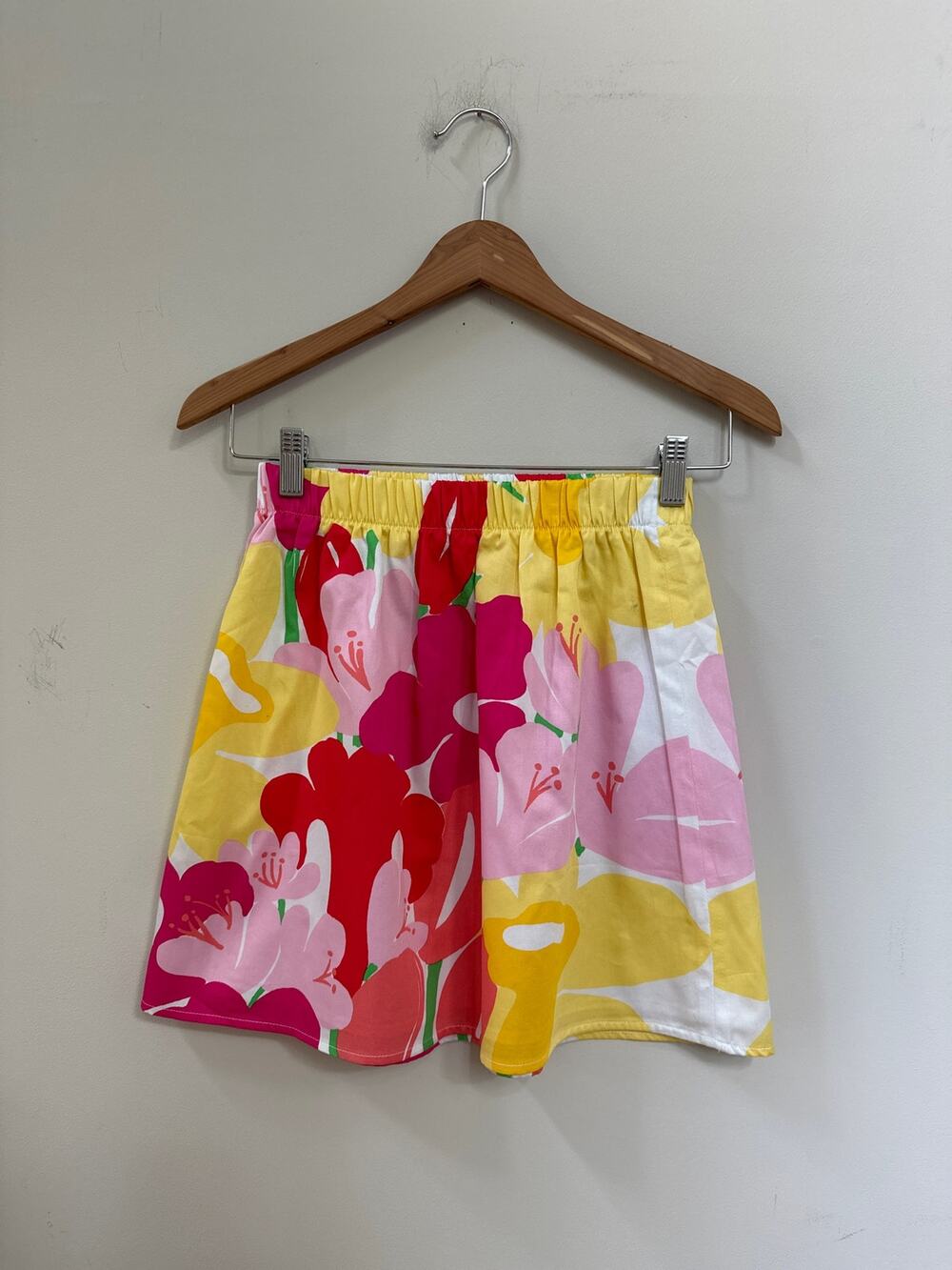 Lilly Pulitzer Bright Floral Mini Skirt Preppy Southern Casual Size XS - Picture 1 of 6